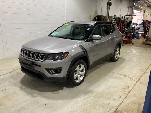 Used 2019 Jeep Compass Latitude AWD/4WD image 1