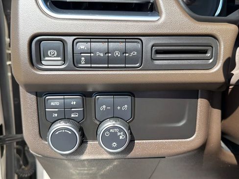 Used 2021 Chevrolet Suburban LT w/ Luxury Package AWD/4WD image 15