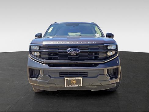 Used 2025 Ford Expedition Active AWD/4WD image 3