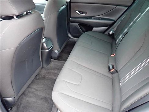 Used 2023 Hyundai Elantra SEL FWD image 5