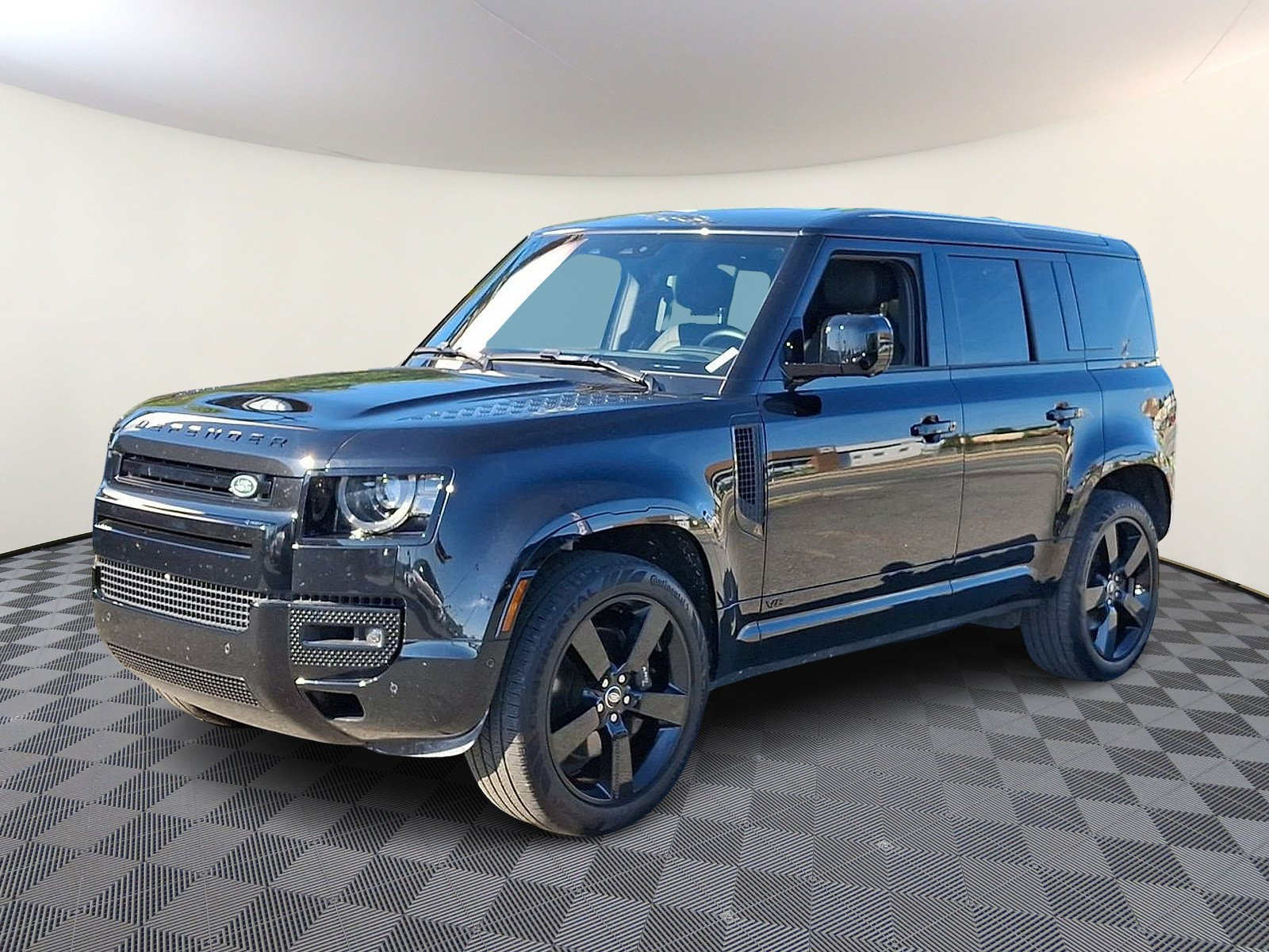 Certified 2025 Land Rover Defender 110 V8 AWD/4WD image 1