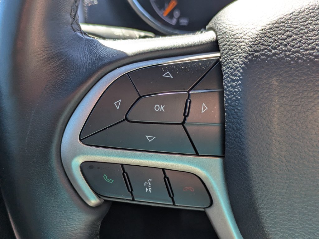 Used 2019 Jeep Grand Cherokee Altitude RWD image 12