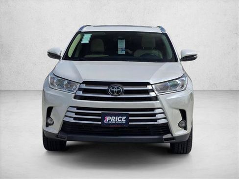 Used 2018 Toyota Highlander XLE FWD image 2