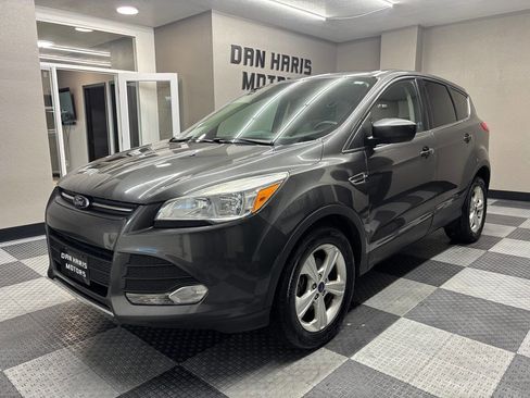Used 2015 Ford Escape SE FWD image 2