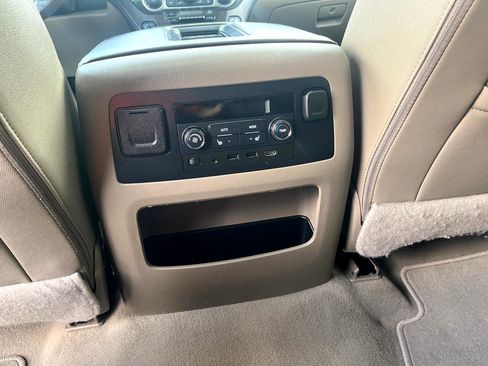 Used 2020 Chevrolet Suburban Premier image 19