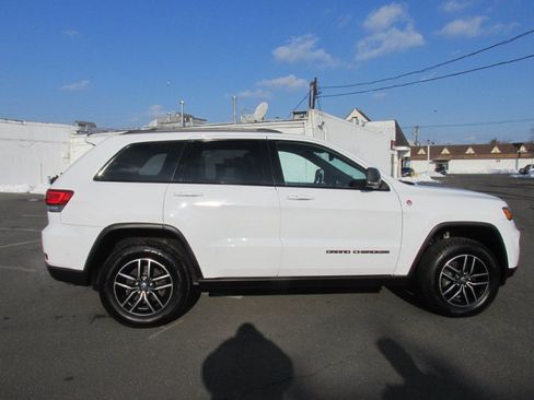 Used 2017 Jeep Grand Cherokee Trailhawk w/ Trailhawk Luxury Group AWD/4WD image 31