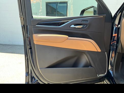 Used 2022 Cadillac Escalade ESV Premium Luxury w/ Performance Package AWD/4WD image 24
