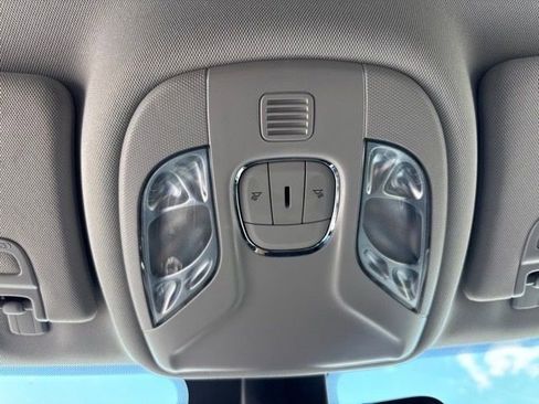 Used 2022 Jeep Compass Latitude FWD image 21