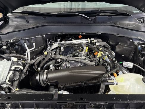 Used 2025 Ford Explorer Active RWD image 32
