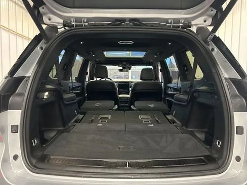 Used 2024 Jeep Grand Cherokee L Limited w/ Luxury Tech Group II AWD/4WD image 16