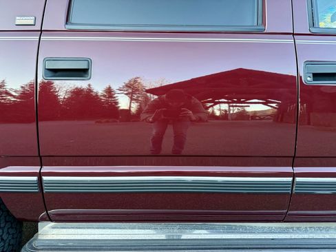 Used 1994 Chevrolet Suburban 4WD image 28