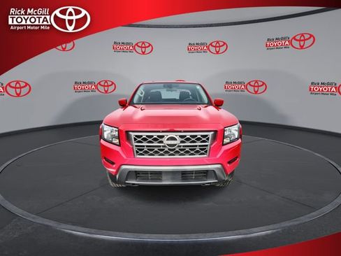 Used 2024 Nissan Frontier SV image 3