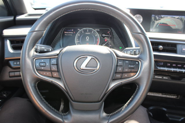 Certified 2022 Lexus UX 200 w/ Accessory Package (Z2) FWD image 15
