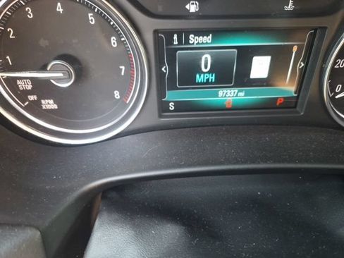 Used 2019 Buick Enclave Essence FWD image 2