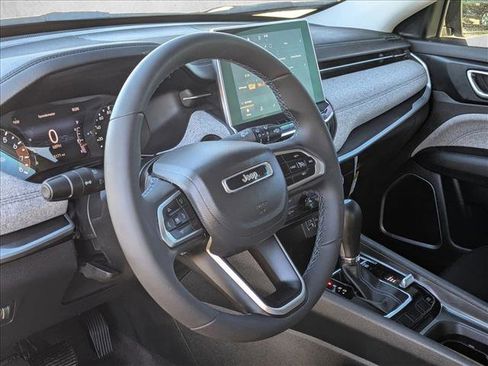 Used 2022 Jeep Compass Latitude image 9