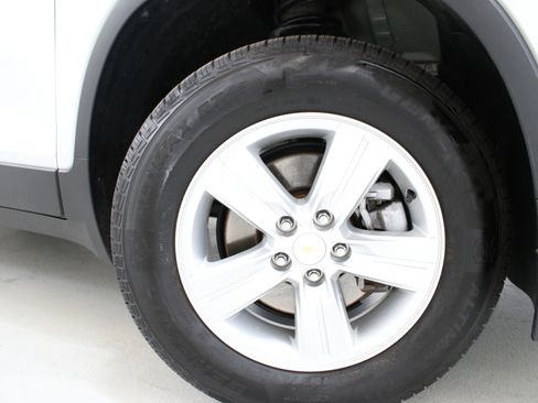 Used 2022 Chevrolet Trax LT AWD/4WD image 31