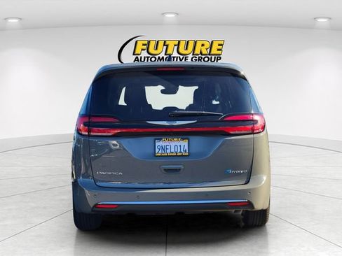 Used 2023 Chrysler Pacifica Limited FWD image 4