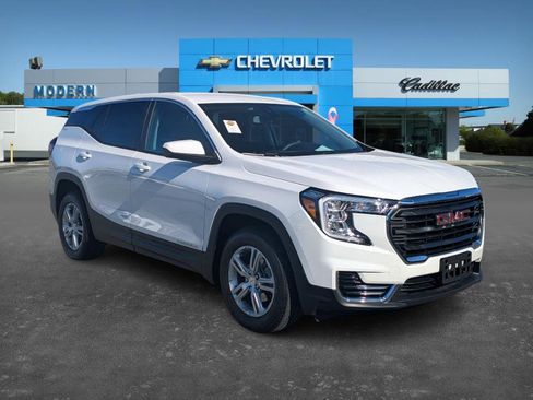 Used 2024 GMC Terrain SLE image 3