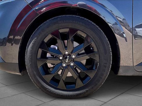 Used 2022 Kia Carnival SX Prestige image 9