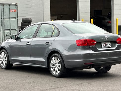 Used 2011 Volkswagen Jetta SE FWD image 6