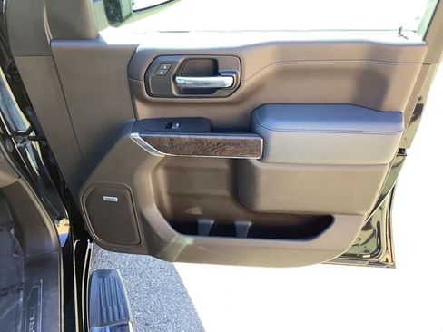Used 2023 GMC Sierra 3500 Denali w/ Denali Ultimate Package image 9