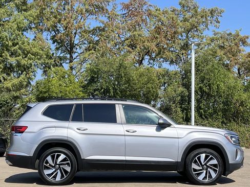 Used 2024 Volkswagen Atlas SE FWD image 3