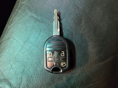 Used 2014 Ford Explorer XLT w/ Equipment Group 202A image 32