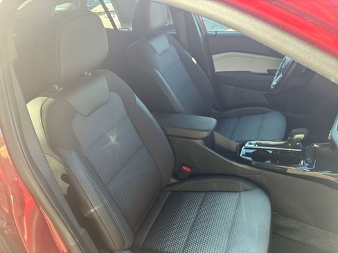 Used 2025 Chevrolet Trax LT w/ LT Convenience Package image 35