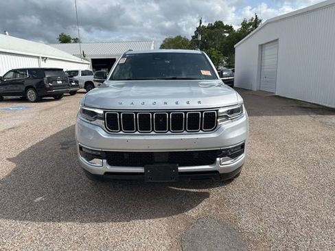 Used 2024 Jeep Wagoneer 2WD w/ Convenience Group I image 2