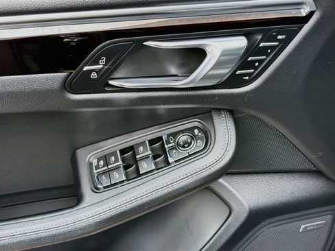 Used 2021 Porsche Macan AWD/4WD image 19