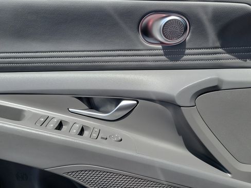 Certified 2025 Hyundai Elantra SEL FWD image 18