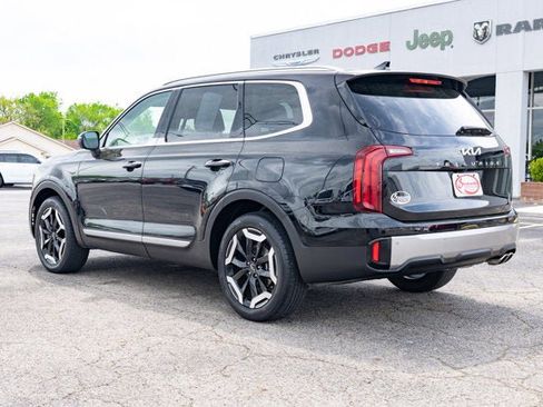 Used 2025 Kia Telluride S FWD image 3