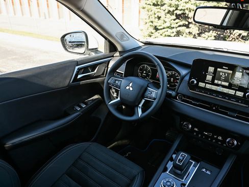New 2025 Mitsubishi Outlander SE AWD/4WD image 14