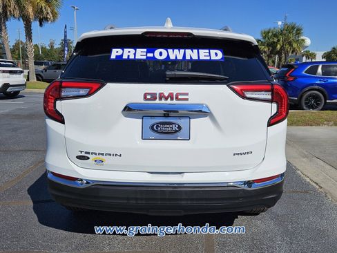 Used 2023 GMC Terrain SLT image 4