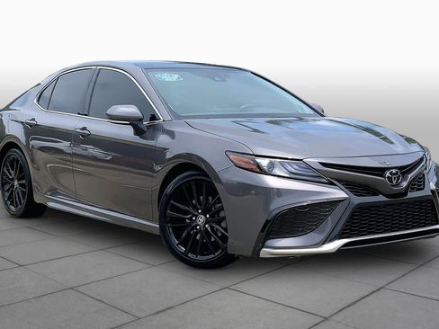 Used 2023 Toyota Camry XSE FWD image 3