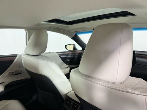 Certified 2025 Lexus ES 300h w/ Premium Package image 29
