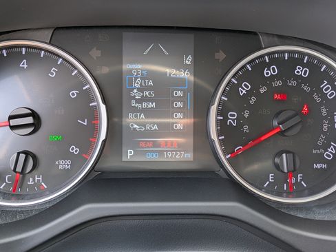 Used 2021 Toyota RAV4 XLE w/ Convenience Package FWD image 30