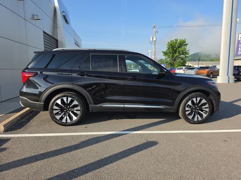 Used 2025 Ford Explorer Platinum w/ LUX Leather Package AWD/4WD image 2
