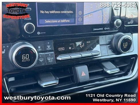 Used 2021 Toyota Highlander XLE AWD/4WD image 32