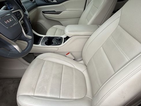 Used 2023 GMC Acadia Denali image 11