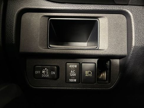 Used 2018 Toyota Tacoma TRD Sport RWD image 38