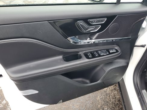 New 2026 Lincoln Corsair Premiere image 8