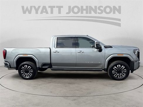 Used 2025 GMC Sierra 2500 Denali Ultimate image 6