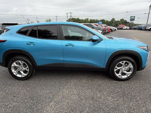 New 2026 Chevrolet Trax LS w/ LS Convenience Package FWD image 7