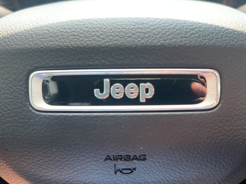 Used 2023 Jeep Grand Cherokee L Limited w/ Luxury Tech Group II AWD/4WD image 34