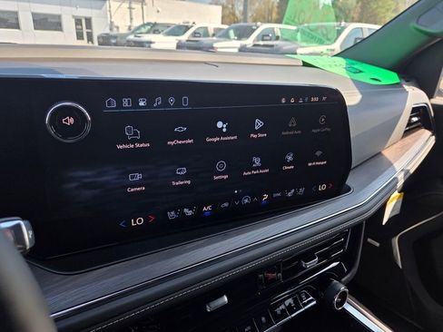 New 2026 Chevrolet Suburban Premier AWD/4WD image 18