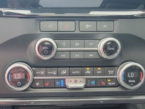 Used 2024 Ford Expedition Limited AWD/4WD image 21
