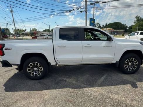Used 2024 Chevrolet Colorado Z71 w/ Z71 Convenience Package 2 AWD/4WD image 9