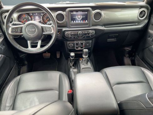 Used 2019 Jeep Wrangler Unlimited Sahara image 16