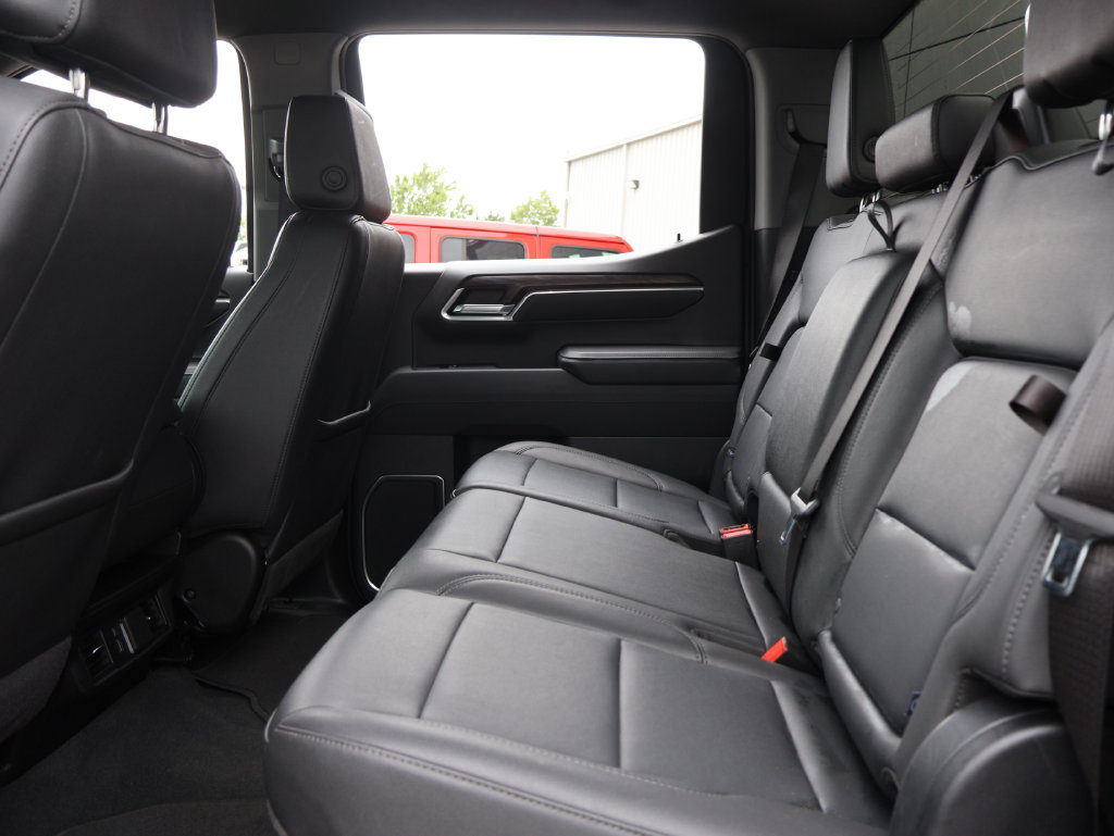 Used 2025 GMC Sierra 1500 SLT AWD/4WD image 17